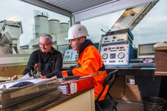 Compte rendu oral avec le responsable de la centrale à enrobé suite au contrôle de fabrication